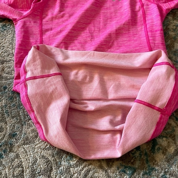 Under Armour bright pink crew neck long sleeve performance athletic top. Small - Picture 8 of 9